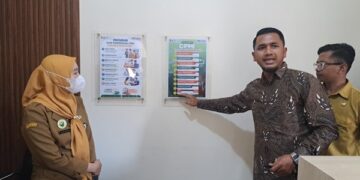Epidemiolog Kesehatan Dinkes Provinsi Jawa Timur, Danang Dwi Saputra saat meninjau RSD Kalisat