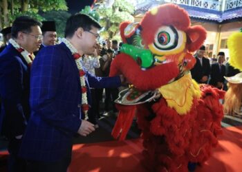 Konsul Jenderal Republik Rakyat Tiongkok di Surabaya, Ye Su saat berada di Pendopo Wahyawibawagraha Jember