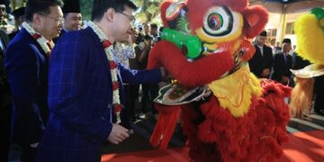 Konsul Jenderal Republik Rakyat Tiongkok di Surabaya, Ye Su saat berada di Pendopo Wahyawibawagraha Jember