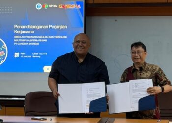 Direktur Utama PT Ganesha Systems, Danny Kunto Wibisono, dan Dekan SPITM ITB, Prof. Ir. Wahyu Srigutomo, S.Si., M.Si., Ph.D.