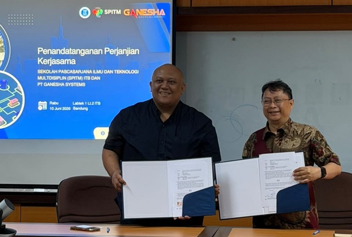 Direktur Utama PT Ganesha Systems, Danny Kunto Wibisono, dan Dekan SPITM ITB, Prof. Ir. Wahyu Srigutomo, S.Si., M.Si., Ph.D.