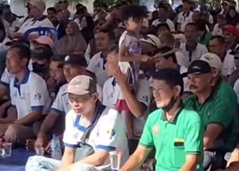 Buruh PT Pakerin Mojokerto saat menghadapi ancaman PHK akibat berhentinya operasional pabrik