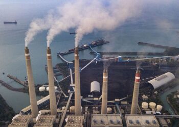 PLTU Suralaya di Cilegon, Banten dari udara. Foto: Kasan Kurdi / Greenpeace