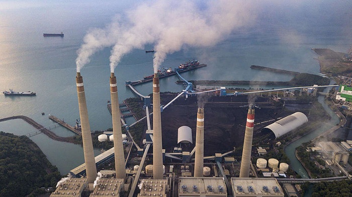 PLTU Suralaya di Cilegon, Banten dari udara. Foto: Kasan Kurdi / Greenpeace
