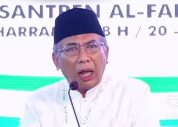 Gus Yahya membaca wirid Ya Jabbar Ya Qahhar saat pembukaan Munas Konbes NU di Ponpes Al Falah Ploso Kediri