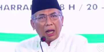 Gus Yahya membaca wirid Ya Jabbar Ya Qahhar saat pembukaan Munas Konbes NU di Ponpes Al Falah Ploso Kediri