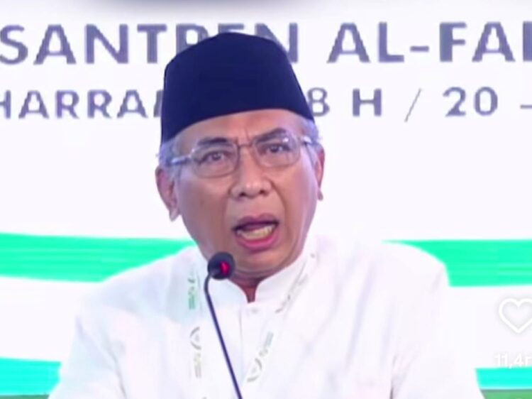 Gus Yahya membaca wirid Ya Jabbar Ya Qahhar saat pembukaan Munas Konbes NU di Ponpes Al Falah Ploso Kediri