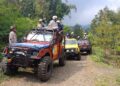 Wisatawan menikmati perjalanan Jeep Adventure di kawasan pegunungan Wonosalam Jombang