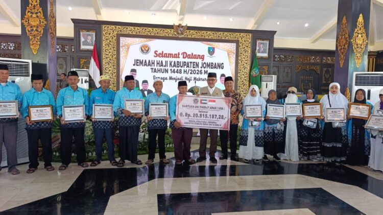 Jemaah haji Jombang menerima bantuan Rp20 juta dari Pemerintah Uni Emirat Arab melalui Kementerian Haji