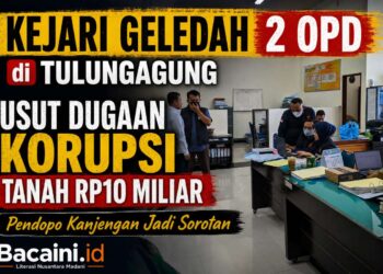 Petugas Kejari Tulungagung melakukan penggeledahan di kantor BPKAD dan Disbudpar terkait dugaan korupsi pengadaan tanah Pendopo Kanjengan