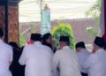 Megawati Soekarnoputri berziarah dan berdoa di makam Bung Karno Kota Blitar didampingi sejumlah petinggi PDIP