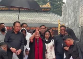 Patung Soekarno baru setinggi lima meter di kompleks Istana Gebang Kota Blitar akan diresmikan Megawati Soekarnoputri