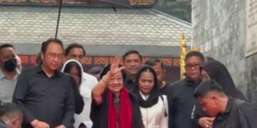 Patung Soekarno baru setinggi lima meter di kompleks Istana Gebang Kota Blitar akan diresmikan Megawati Soekarnoputri