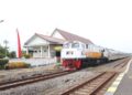 Stasiun Caruban Kabupaten Madiun dengan fasilitas ruang tunggu dan layanan kereta api KAI Daop 7