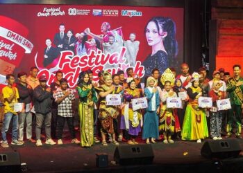 Kemeriahan Festival Kemerdekaan Omah Sawah tahun 2025. yang dihadiri Wali Kota Kediri Vinanda Prameswati.