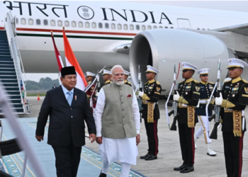 Presiden Republik Indonesia Prabowo Subianto menyambut ketibaan Perdana Menteri India (PM) Narendra Modi di Tanah Air pada Senin, 6 Juli 2026 di Pangkalan TNI AU Halim Perdanakusuma, Jakarta. Foto: BPMI Setpres/Cahyo