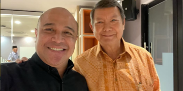 Ari Supit (kiri) bersama Hashim Djojohadikusumo. Foto: IG@ari_supit