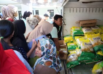 Pasar Murah Terintegrasi yang digelar di Desa Manggisan, Kecamatan Tanggul