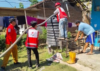 Dropping air bersih dibeberapa wilayah rawan kekeringan di Jember