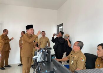 Bupati Jember Muhammad Fawait saat meninjau program PETA CINTA di Kecamatan Jenggawah