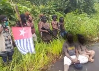 Eksekusi warga sipil oleh OTK. Foto: tangkapan layar