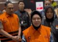 Bupati Sukoharjo Etik Suryani saat konferensi pers penetapan tersangka OTT KPK terkait dugaan pemerasan perangkat daerah