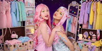 Ilustrasi gaya Centil Era atau Centil Core dengan busana warna-warni, aksesori pita, dan makeup artistik yang sedang viral di media sosial