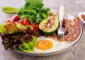 Ilustrasi makanan diet keto tinggi lemak yang dikaitkan dengan peningkatan risiko tumor usus kecil berdasarkan penelitian MIT di jurnal Nature