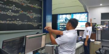Dokter Spesialis Okupasi memberikan edukasi posisi duduk ergonomis kepada awak sarana KAI Daop 7 Madiun untuk mendukung keselamatan perjalanan kereta api