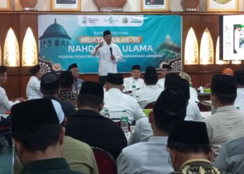 Gus Ipul memimpin rapat perdana persiapan Muktamar Ke-35 NU di Aula Ponpes Bahrul Ulum Tambakberas Jombang bersama pengurus PBNU dan panitia