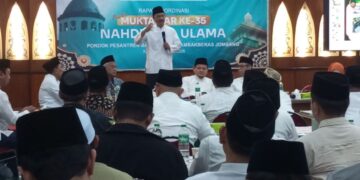 Gus Ipul memimpin rapat perdana persiapan Muktamar Ke-35 NU di Aula Ponpes Bahrul Ulum Tambakberas Jombang bersama pengurus PBNU dan panitia