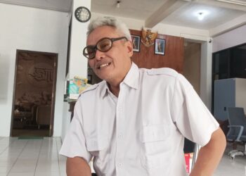Kepala SMKN 1 Doko Blitar Hari Prastowo menjelaskan sekolah tidak terlibat dalam pengadaan maupun WAG Seragam sekolah