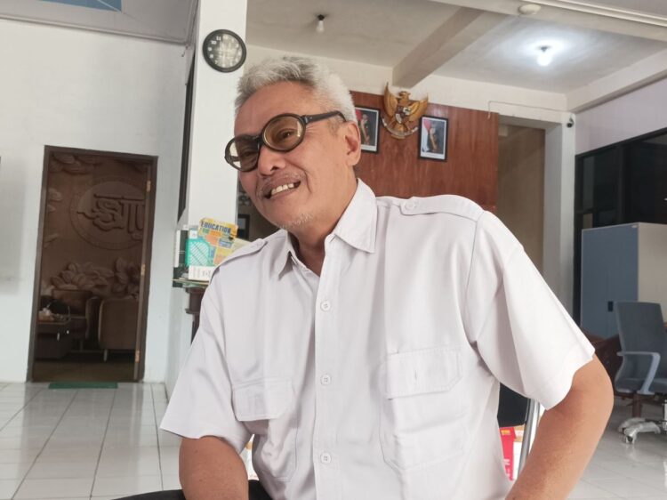 Kepala SMKN 1 Doko Blitar Hari Prastowo menjelaskan sekolah tidak terlibat dalam pengadaan maupun WAG Seragam sekolah