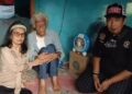 Baskoro (tengah) hidup memprihatinkan di rumah kontrakan. Foto: istimewa