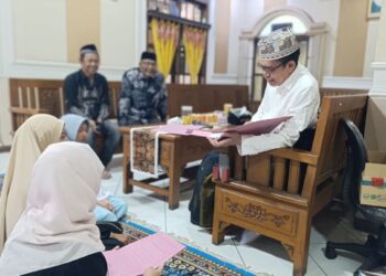 KH Zaimuddin Wijaya As'ad atau Gus Zuem menyampaikan harapan terhadap Ketua Umum PBNU pada Muktamar NU ke-35 di Jombang