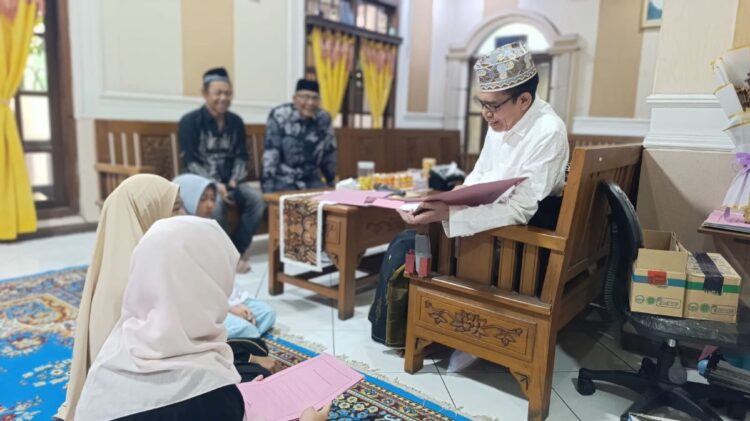 KH Zaimuddin Wijaya As'ad atau Gus Zuem menyampaikan harapan terhadap Ketua Umum PBNU pada Muktamar NU ke-35 di Jombang