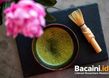 Secangkir matcha sebagai pengganti kopi