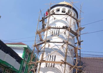 Menara Pondok Pesantren Bahrul Ulum Tambakberas Jombang dicat ulang menjelang Muktamar ke-35 Nahdlatul Ulama tahun 2026