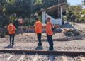 Petugas KAI Daop 7 meninjau JPL 172 Talun Garum Kabupaten Blitar