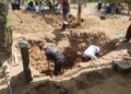 Pembongkaran makam kuno di Desa Sembung, Tulungagung. Foto: bacaini/Fikri