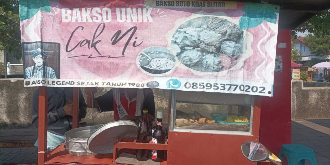 Bakso Unik Cak Ni Blitar dengan kuah soto resep Madura
