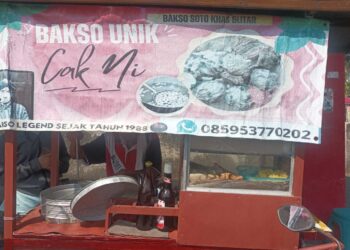 Bakso Unik Cak Ni Blitar dengan kuah soto resep Madura