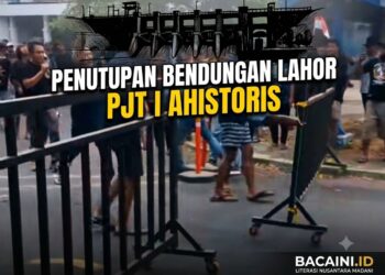 Massa membuka portal Bendungan Lahor