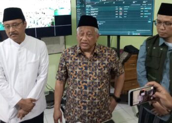 Jika foto utama menampilkan Gus Ipul saat meninjau command center