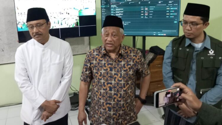 Jika foto utama menampilkan Gus Ipul saat meninjau command center