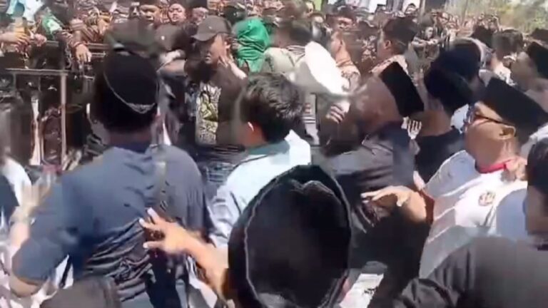 Gus Yahya meminta pendukung Gus Yusuf tenang saat ricuh Muktamar ke-35 NU di Tambakberas Jombang