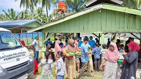 Distribusi makanan dari SPPG untuk korban bencana alam. Foto: BGN