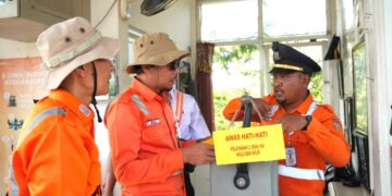 VP KAI Daop 7 Madiun Ali Afandi melakukan inspeksi jalur kereta api Madiun-Kertosono menggunakan lori dresin