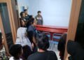Keluarga menyambut jenazah korban kebakaran KMP Mutiara Sentosa 2