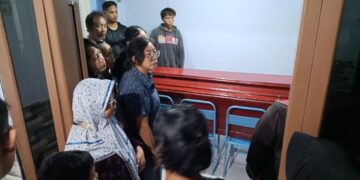 Keluarga menyambut jenazah korban kebakaran KMP Mutiara Sentosa 2